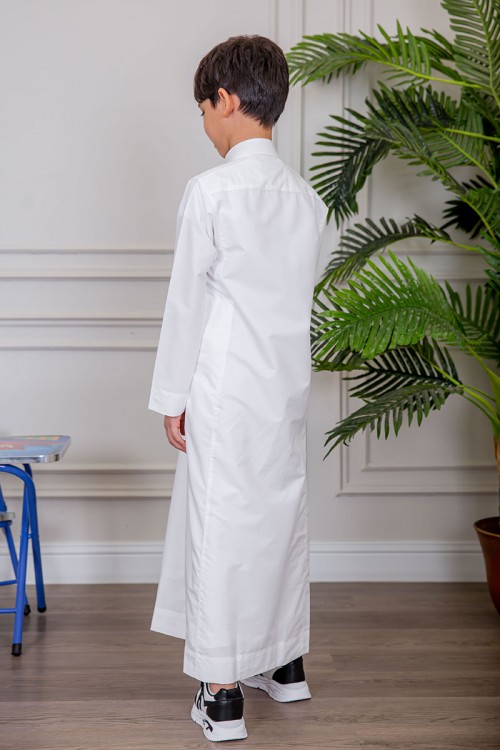 ثوب ولادي كريمي سادة ياقة دائرية بجيوب و أزرار ذهبي من الأمام