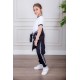طقم رياضي بناتي مدارس 3 قطع لون أسود تيشيرت أبيض داخلي و جاكيت ذو أكمام طويلة بسحاب و جيوب من الأمام و بنطلون برباط و زم من الأسفل