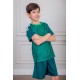 طقم ولادي رياضي قطعتين تيشيرت لون أخضر بياقة دائرية و أكتاف مخططة باللون الأبيض و شورت لون أخضر