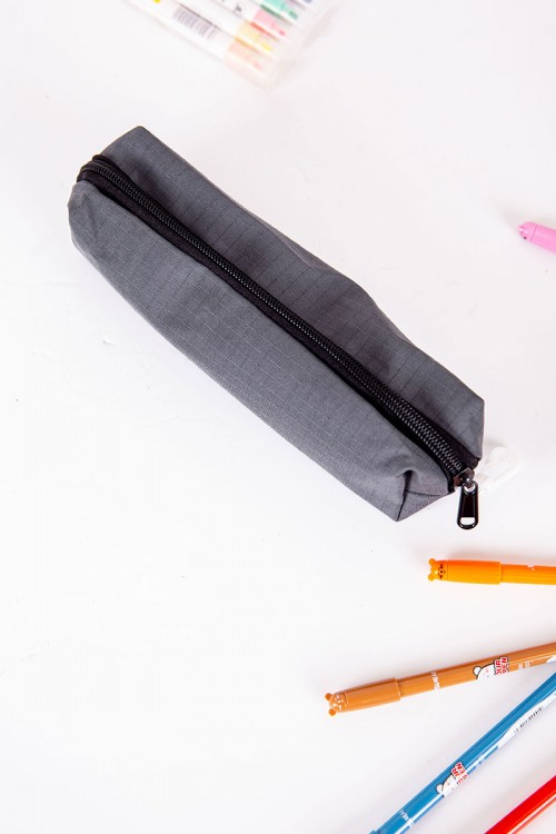 شنطة ظهر مدرسية ولادي متعددة الألوان بجيوب متعددة مع مقلمة