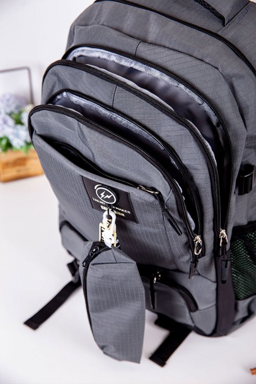 شنطة ظهر مدرسية ولادي متعددة الألوان بجيوب متعددة مع مقلمة