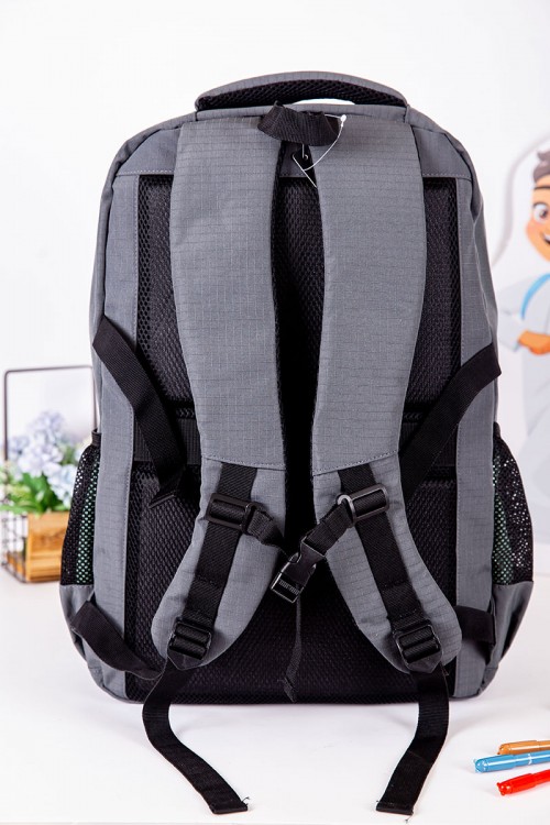 شنطة ظهر مدرسية ولادي متعددة الألوان بجيوب متعددة مع مقلمة