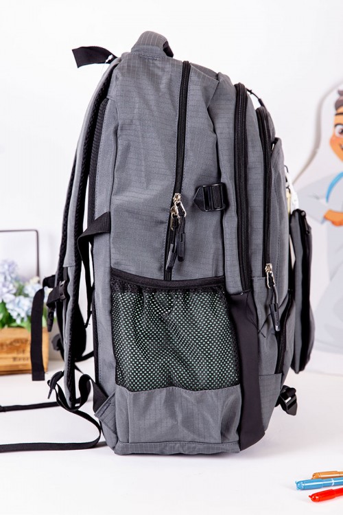 شنطة ظهر مدرسية ولادي متعددة الألوان بجيوب متعددة مع مقلمة