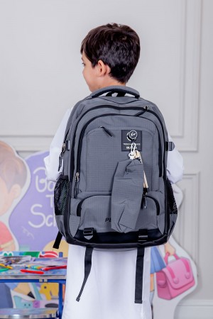 شنطة ظهر مدرسية ولادي متعددة الألوان بجيوب متعددة مع مقلمة 