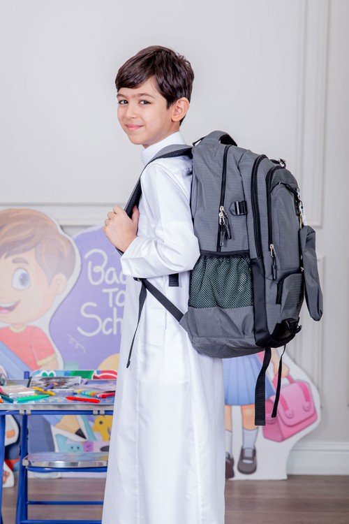 شنطة ظهر مدرسية ولادي متعددة الألوان بجيوب متعددة مع مقلمة