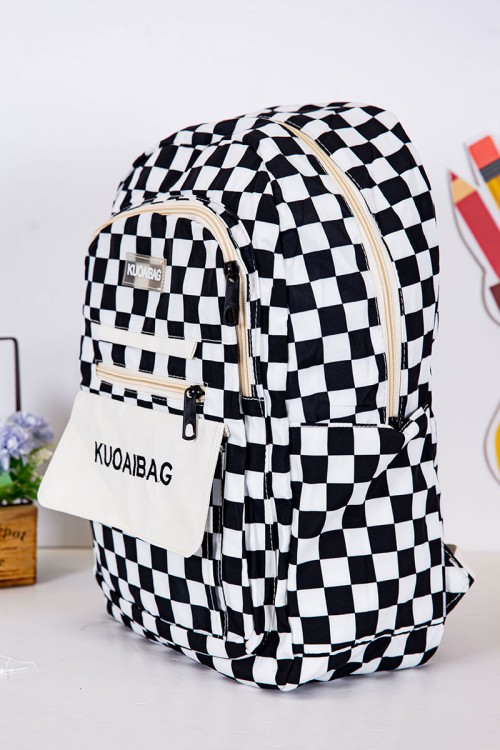 شنطة ظهر مدرسية لون أبيض و أسود مربعات و بجيوب متعددة