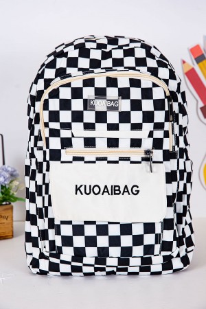شنطة ظهر مدرسية لون أبيض و أسود مربعات و بجيوب متعددة 