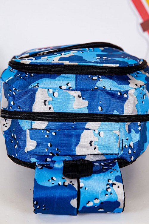 شنطة ظهر مدرسية ولادي مزيج من اللون الأزرق الغامق و الفاتح و بجيوب متعددة