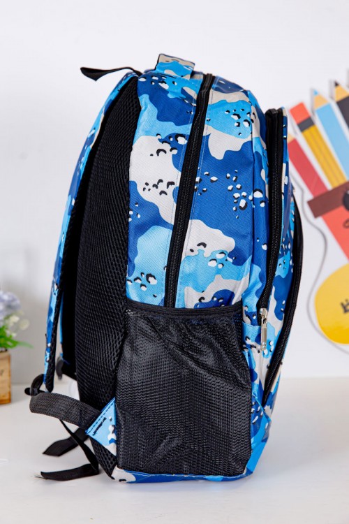 شنطة ظهر مدرسية ولادي مزيج من اللون الأزرق الغامق و الفاتح و بجيوب متعددة