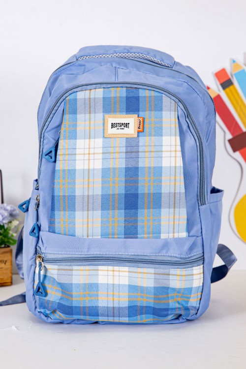 شنطة ظهر مدرسية لون سماوي مزينة بقماش مربعات من الأمام و بجيوب متعددة