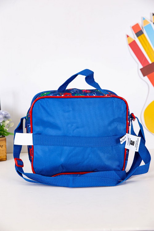 شنطة طعام ولادي لون أزرق بحواف باللون الأحمر مزينة بشخصية الأبطال المقنعون الكرتونية