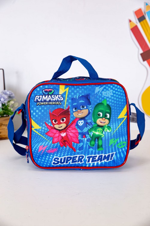 شنطة طعام ولادي لون أزرق بحواف باللون الأحمر مزينة بشخصية الأبطال المقنعون الكرتونية