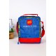 شنطة طعام ولادي لون أزرق بحواف باللون الأحمر مزينة بشعار نادي برشلونة لكرة القدم