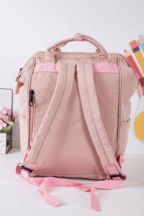 شنطة ظهر مدرسية بناتي لون وردي فاتح بجيوب متعددة و بدبدوب من الأمام