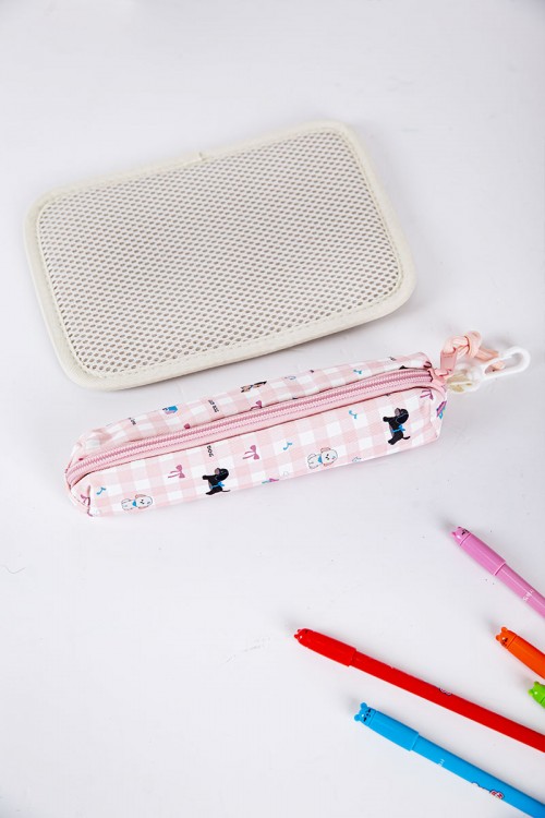 شنطة ظهر مدرسية بناتي متعدد الألوان مزينة برسومات ملونة و بجيوب متعددة مع مقلمة