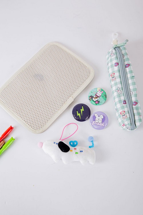 شنطة ظهر مدرسية بناتي متعدد الألوان مزينة برسومات ملونة و بجيوب متعددة مع مقلمة