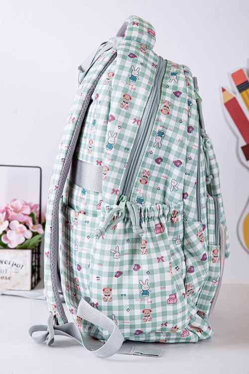 شنطة ظهر مدرسية بناتي متعدد الألوان مزينة برسومات ملونة و بجيوب متعددة مع مقلمة