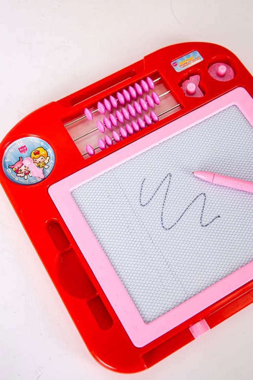 سبورة أطفال متعددة الألوان مزينة بخرز للعد و ساعة و قلم للكتابة و الرسم