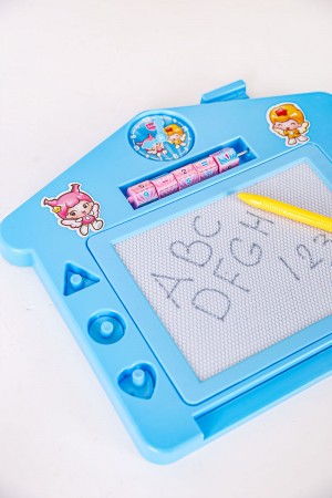 سبورة أطفال لون سماوي مزينة بخرز للعد و ساعة و أشكال هندسية و قلم للكتابة و الرسم 