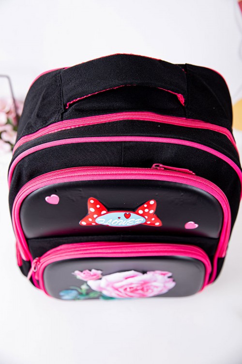 شنطة ظهر مدرسية بناتي لون أسود بحواف وردية مزينة برسومات ملونة و بجيوب متعددة