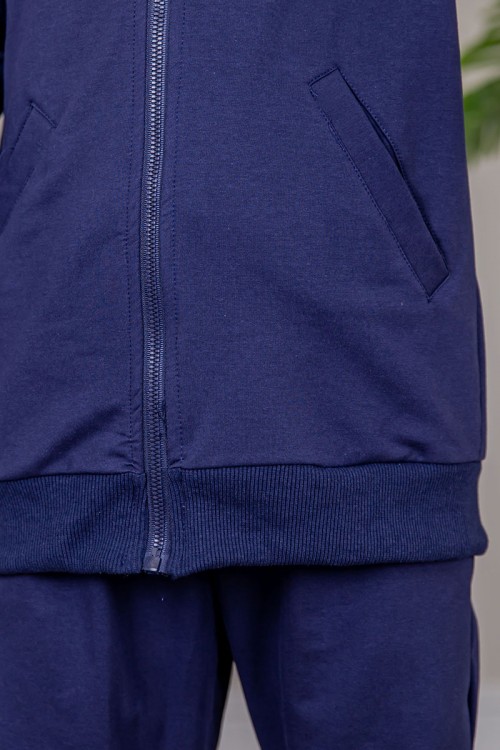 طقم رياضي بناتي مدارس 3 قطع لون كحلي تيشيرت أبيض داخلي و جاكيت ذو أكمام طويلة بسحاب و جيوب من الأمام و بنطلون برباط و زم من الأسفل