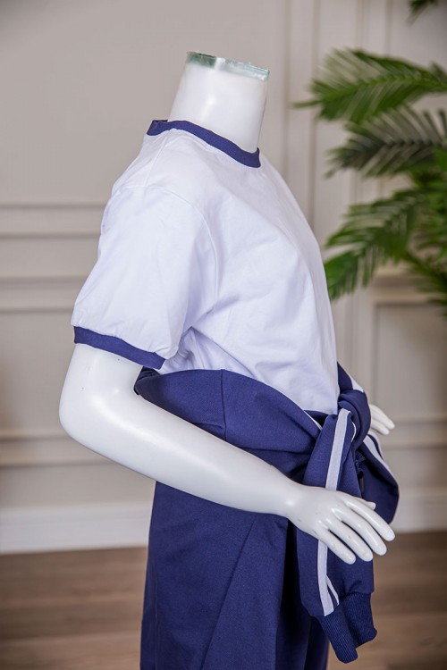 طقم رياضي بناتي مدارس 3 قطع لون كحلي تيشيرت أبيض داخلي و جاكيت ذو أكمام طويلة بسحاب و جيوب من الأمام و بنطلون برباط و زم من الأسفل