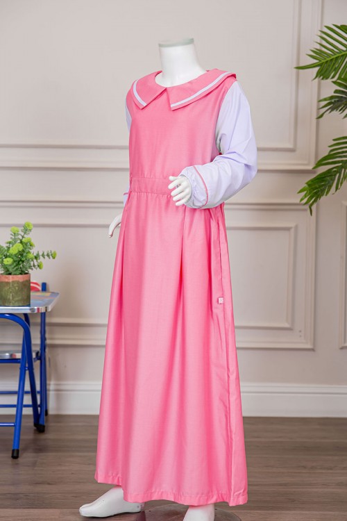 مريول بناتي مدرسي لون وردي مع قميص أبيض متصل بياقة مطوية و بخصر مزموم و سحاب من الخلف