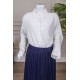 مريول بناتي مدرسي مرحلة الثانوي قطعتين قميص أبيض بياقة مطوية و بأزرار من الأمام و الأكمام و تنورة لون كحلي بكسرات و خصر مزموم