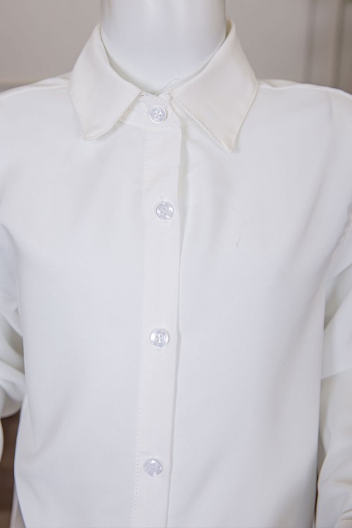 مريول بناتي مدرسي مرحلة الثانوي قطعتين قميص أبيض بياقة مطوية و بأزرار من الأمام و الأكمام و تنورة لون كحلي بكسرات و خصر مزموم