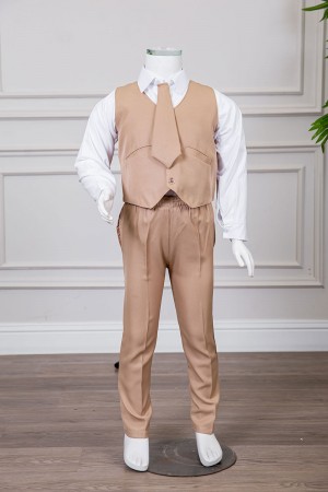 زي مدرسي ولادي 3 قطع قميص أبيض بياقة مطوية و أزرار من الأمام و الأكمام و بنطلون بيج