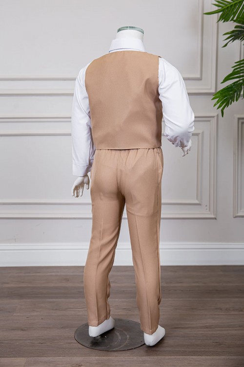 زي مدرسي ولادي 3 قطع قميص أبيض بياقة مطوية و أزرار من الأمام و الأكمام و بنطلون بيج