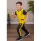 طقم ولادي رياضي قطعتين تيشيرت لون أصفر مقلم باللون الأسود و بنطلون طويل لون أسود مخطط باللون الأصفر من الجانبين و بزم من الأسفل
