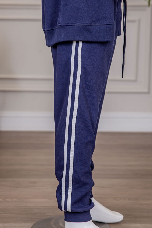 طقم رياضي بناتي مدارس 3 قطع لون كحلي تيشيرت أبيض داخلي و جاكيت ذو أكمام طويلة بسحاب و جيوب من الأمام و بنطلون برباط و زم من الأسفل