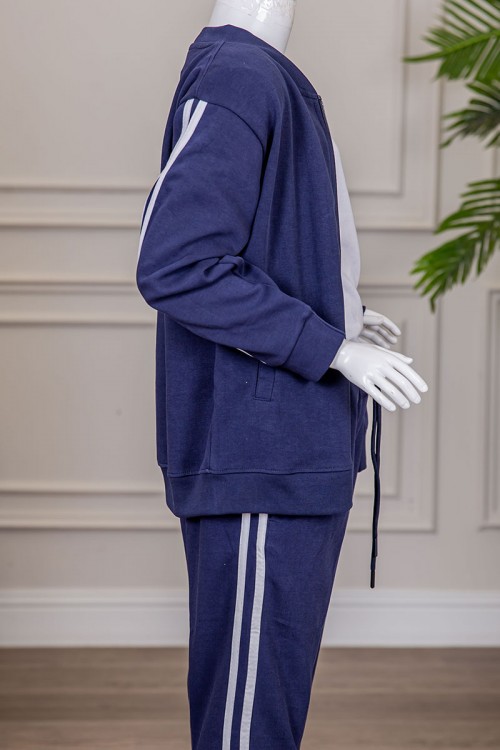 طقم رياضي بناتي مدارس 3 قطع لون كحلي تيشيرت أبيض داخلي و جاكيت ذو أكمام طويلة بسحاب و جيوب من الأمام و بنطلون برباط و زم من الأسفل