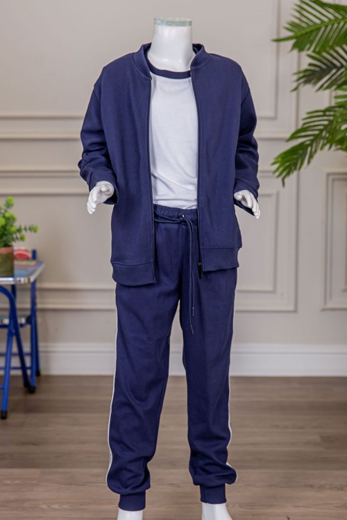 طقم رياضي بناتي مدارس 3 قطع لون كحلي تيشيرت أبيض داخلي و جاكيت ذو أكمام طويلة بسحاب و جيوب من الأمام و بنطلون برباط و زم من الأسفل