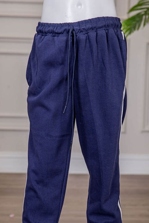 طقم رياضي بناتي مدارس 3 قطع لون كحلي تيشيرت أبيض داخلي و جاكيت ذو أكمام طويلة بسحاب و جيوب من الأمام و بنطلون برباط و زم من الأسفل