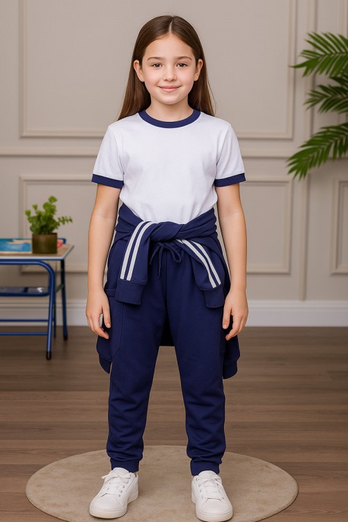 طقم رياضي بناتي مدارس 3 قطع لون كحلي تيشيرت أبيض داخلي و جاكيت ذو أكمام طويلة بسحاب و جيوب من الأمام و بنطلون برباط و زم من الأسفل