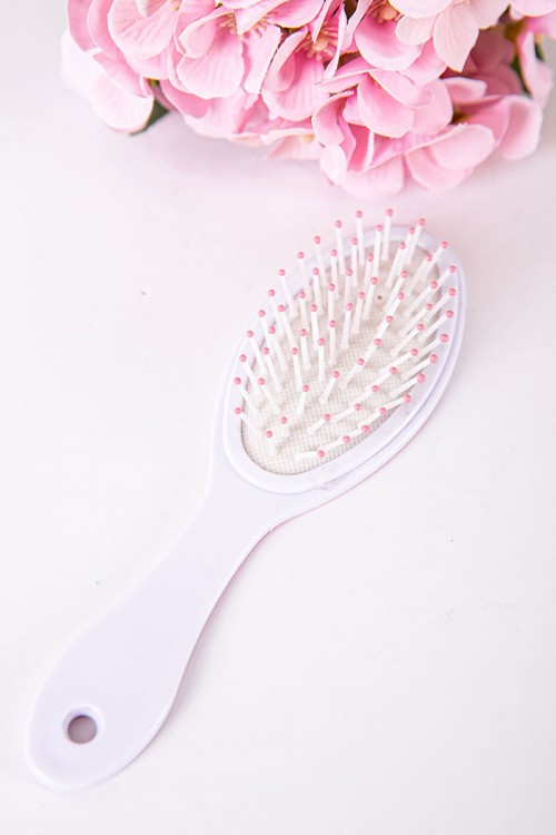 فرشاة شعر بناتي لون وردي مزينة برسومات كرتونية