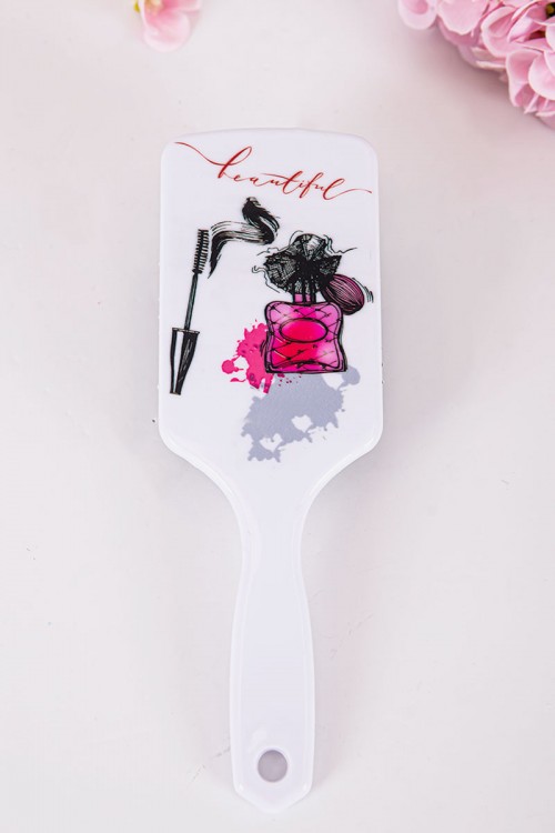 فرشاة شعر لون أبيض مزينة بكتابات و رسومات ملونة