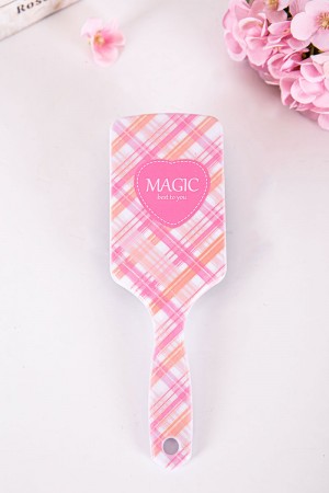 فرشاة شعر بنقشة مربعات لون وردي و برتقالي مزينة برسومات و كتابات 