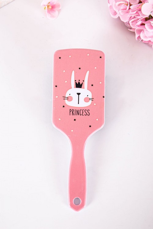 فرشاة شعر لون وردي مزينة برسومات و كتابات ملونة