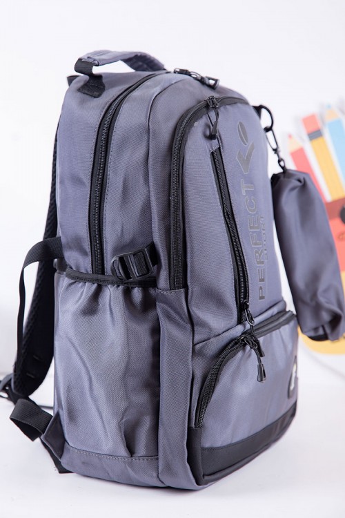 شنطة ظهر مدرسية ولادي لون رصاصي بجيوب متعددة مع مقلمة
