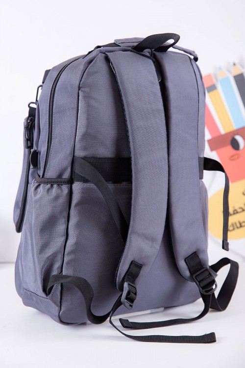 شنطة ظهر مدرسية ولادي لون رصاصي بجيوب متعددة مع مقلمة