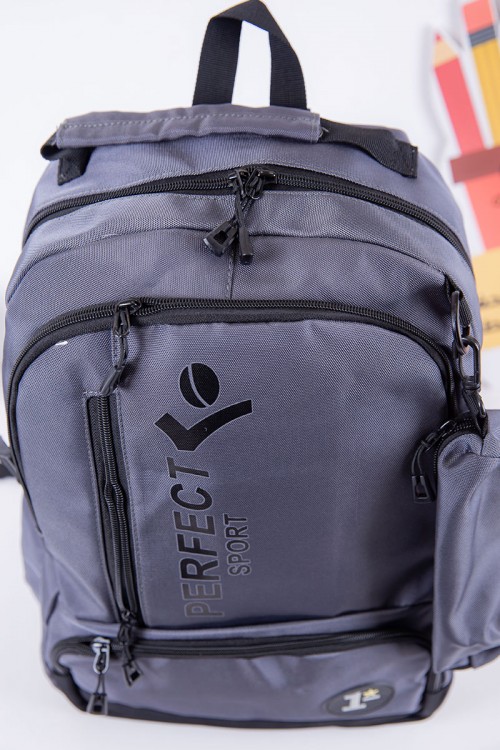 شنطة ظهر مدرسية ولادي لون رصاصي بجيوب متعددة مع مقلمة