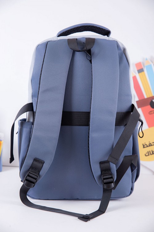 شنطة ظهر مدرسية ولادي بلونين أزرق فاتح و غامق و بجيوب متعددة