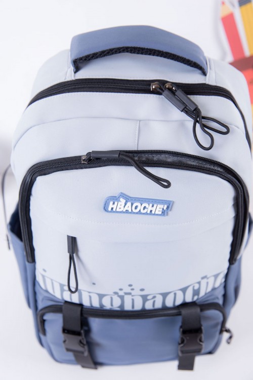 شنطة ظهر مدرسية ولادي بلونين أزرق فاتح و غامق و بجيوب متعددة