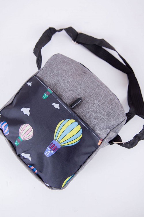 طقم شنط مدرسية 3 قطع لون أسود و رصاصي مزينة برسومات كرتونية بجيوب متعددة