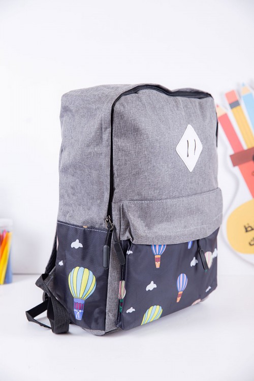 طقم شنط مدرسية 3 قطع لون أسود و رصاصي مزينة برسومات كرتونية بجيوب متعددة