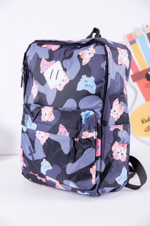 طقم شنط مدرسية قطعتين لون أسود و رصاصي مزينة برسومات كرتونية بجيوب متعددة