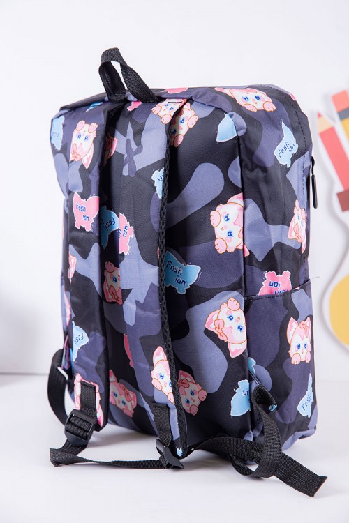 طقم شنط مدرسية قطعتين لون أسود و رصاصي مزينة برسومات كرتونية بجيوب متعددة